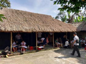  - Về Dương Nỗ, thăm các di tích gắn với thời niên thiếu của Bác Hồ
