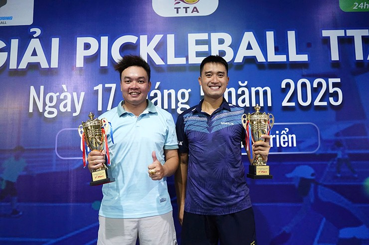 “Bóng hồng” cầu mây đấu các cao thủ pickleball nam, ngoạn mục giành giải 3 - 12