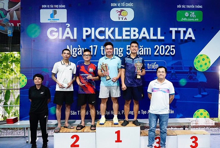 “Bóng hồng” cầu mây đấu các cao thủ pickleball nam, ngoạn mục giành giải 3 - 11