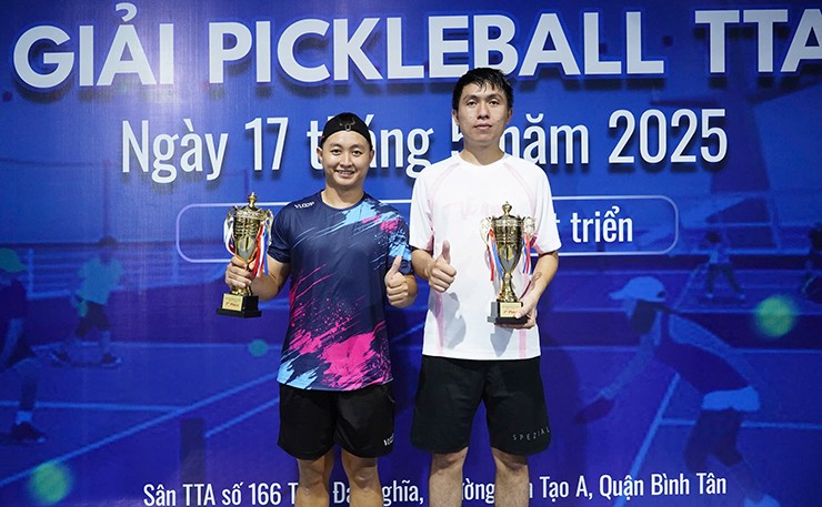 “Bóng hồng” cầu mây đấu các cao thủ pickleball nam, ngoạn mục giành giải 3 - 14