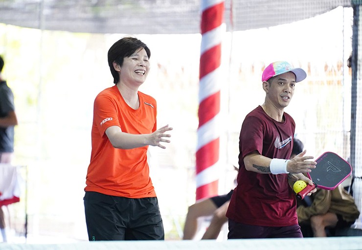 “Bóng hồng” cầu mây đấu các cao thủ pickleball nam, ngoạn mục giành giải 3 - 5