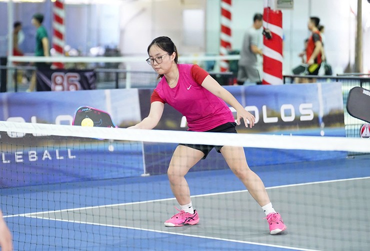 “Bóng hồng” cầu mây đấu các cao thủ pickleball nam, ngoạn mục giành giải 3 - 8