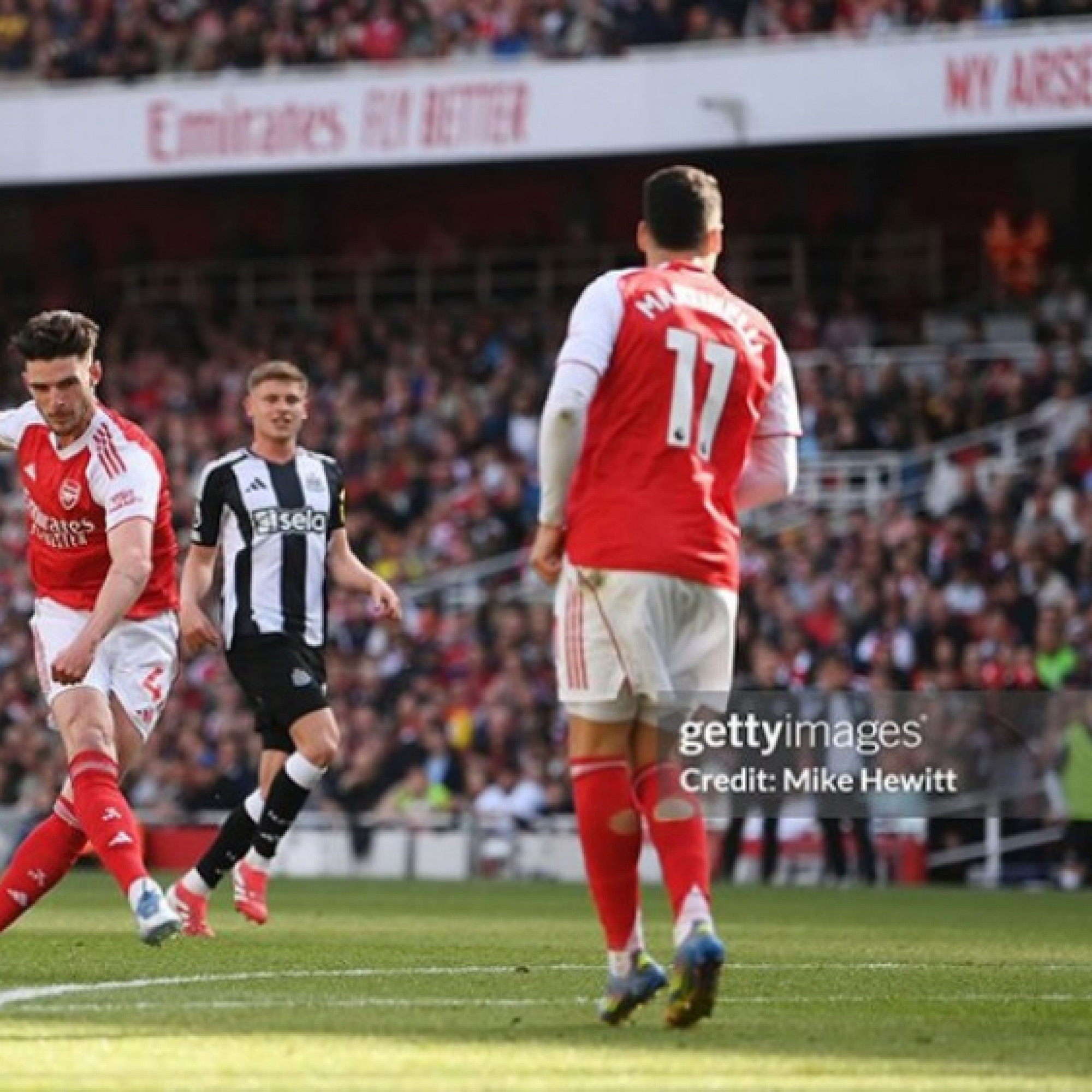  - Video bóng đá Arsenal - Newcastle: Siêu phẩm định đoạt vé Cúp C1 (Ngoại hạng Anh)