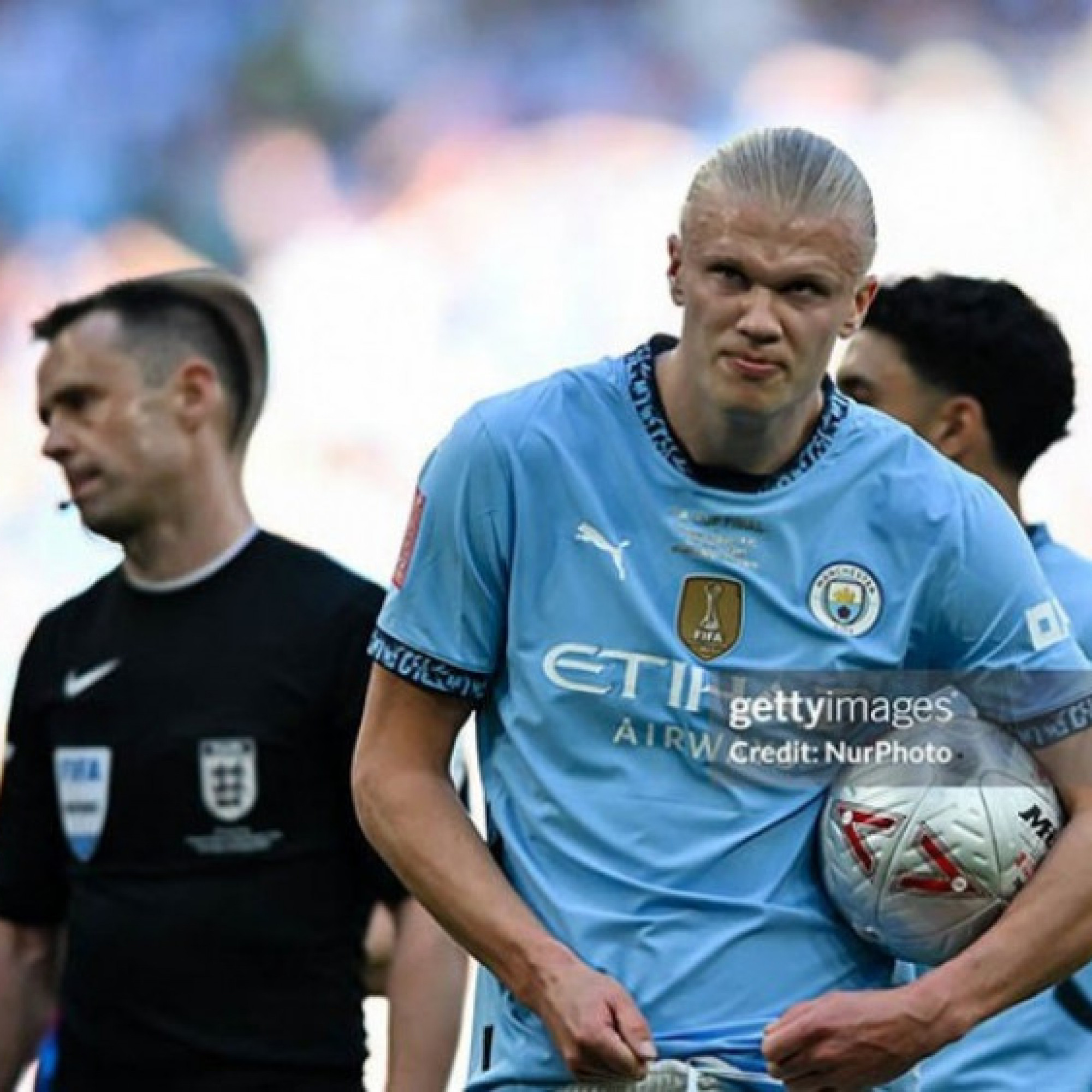  - Haaland giận dữ vì penalty định mệnh, hàng loạt câu hỏi với Guardiola - Man City