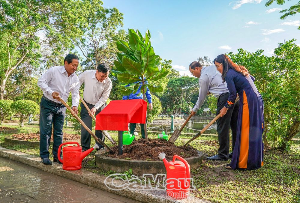 Cà Mau tổ chức nhiều hoạt động kỷ niệm 135 năm ngày sinh nhật Bác - 3