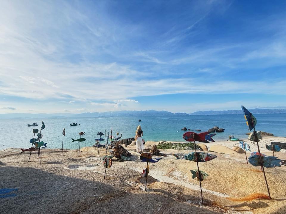 Dừng chân cắm trại trên hòn Cù Lao Câu đầy nắng và gió - 3