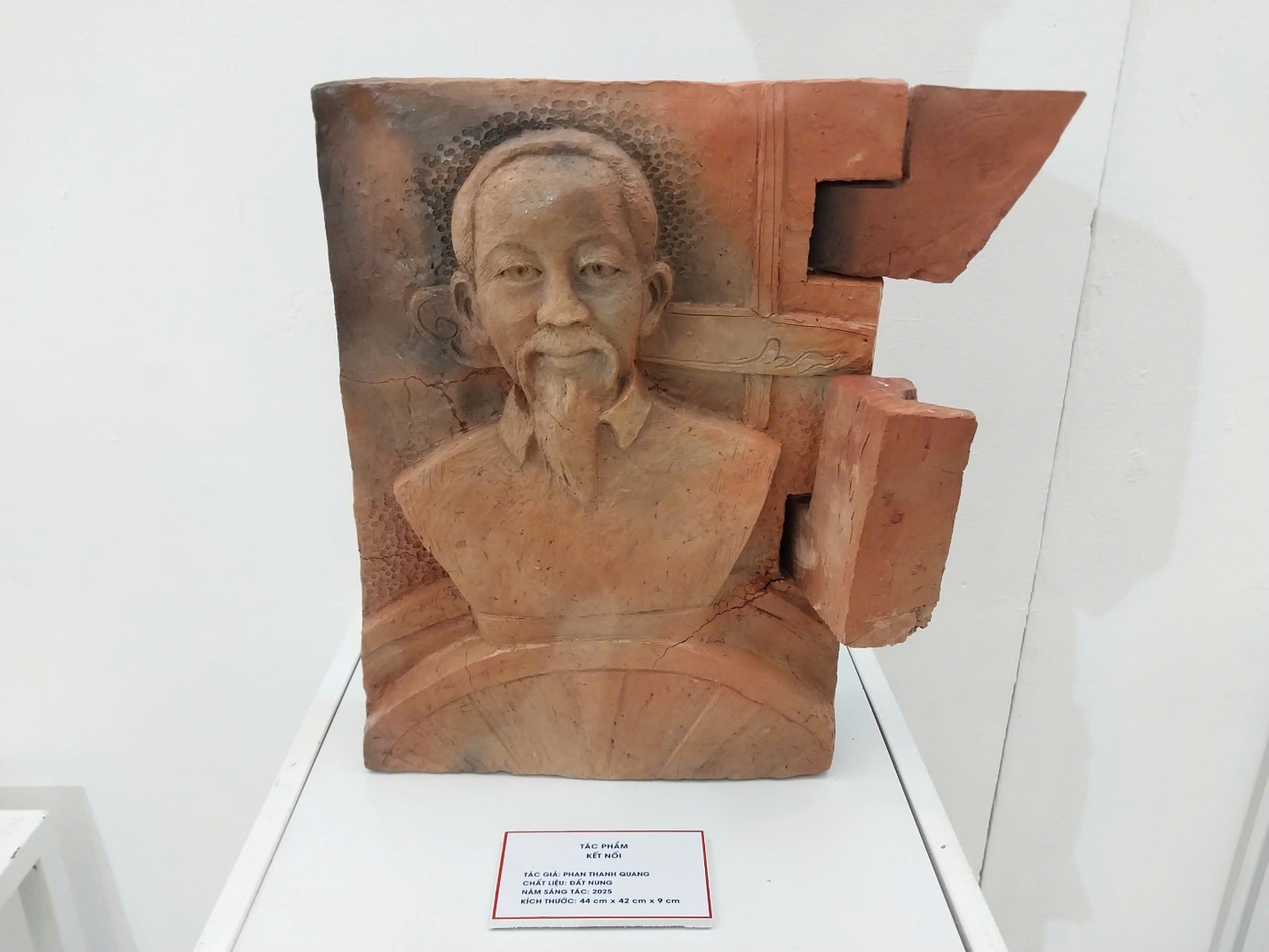 Chiêm ngưỡng không gian Gốm nghệ thuật ‘Huế với Bác Hồ’ - 10