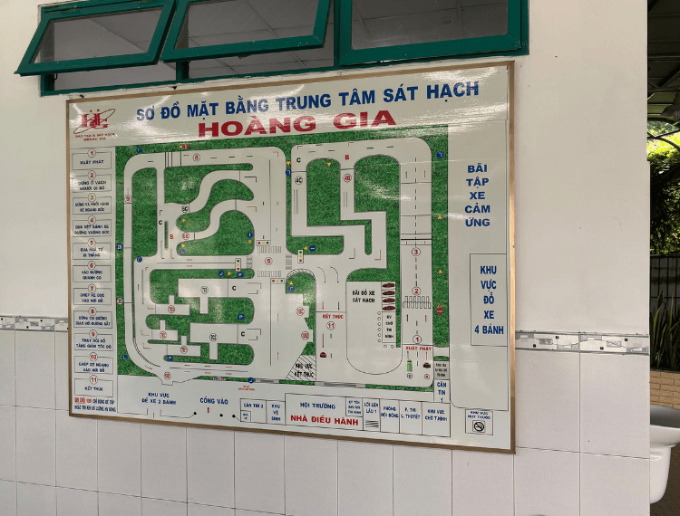 TP.HCM: Người dân thi sát hạch cấp phép lái xe tại Trung tâm Hoàng Gia theo quy cách mới - 3