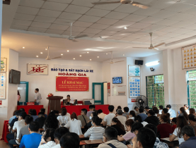  - TP.HCM: Người dân thi sát hạch cấp phép lái xe tại Trung tâm Hoàng Gia theo quy cách mới