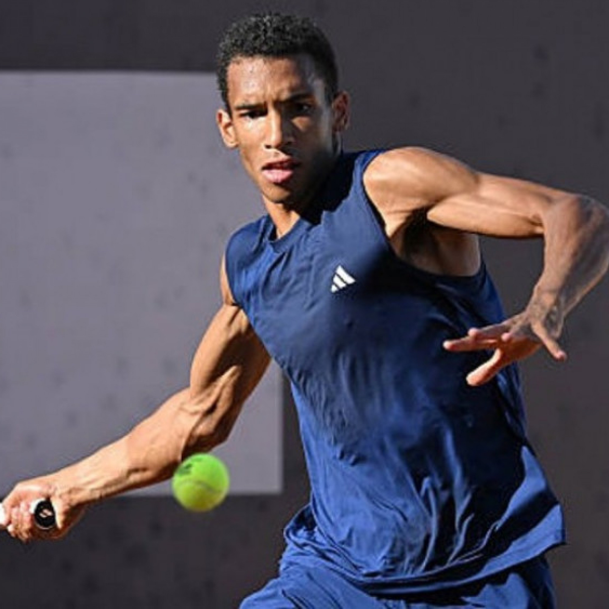  - Tennis ATP 250: Auger-Aliassime dứt mạch thua ở Hamburg, Hurkacz thắng nhanh tại Geneva