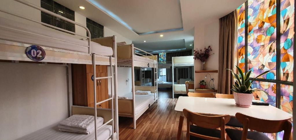 Ở hostel cần mang gì? Danh sách đồ dùng thiết yếu cho dân du lịch bụi - 1