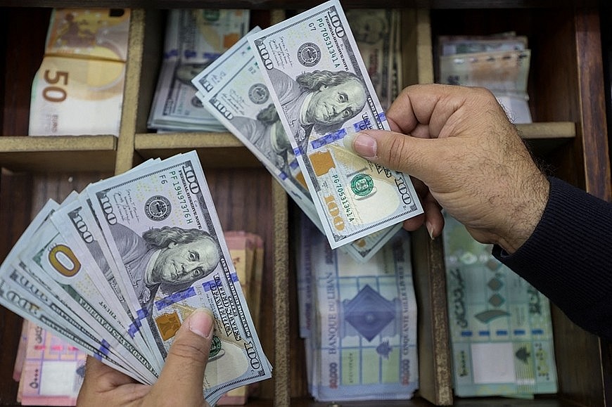 Đồng USD giảm nhẹ, các ngoại tệ mạnh tăng giá, thị trường thận trọng trước bất ổn thương mại - 1