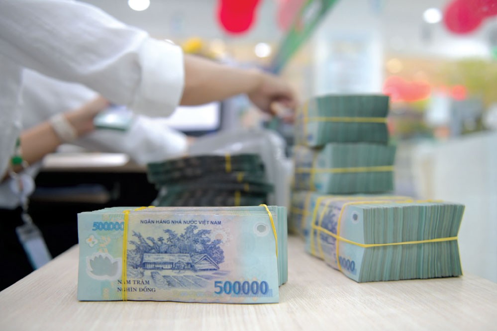 Ngân hàng co giãn lãi suất: Điều chỉnh nhẹ ở kỳ hạn ngắn, cạnh tranh ở kỳ hạn dài - 1