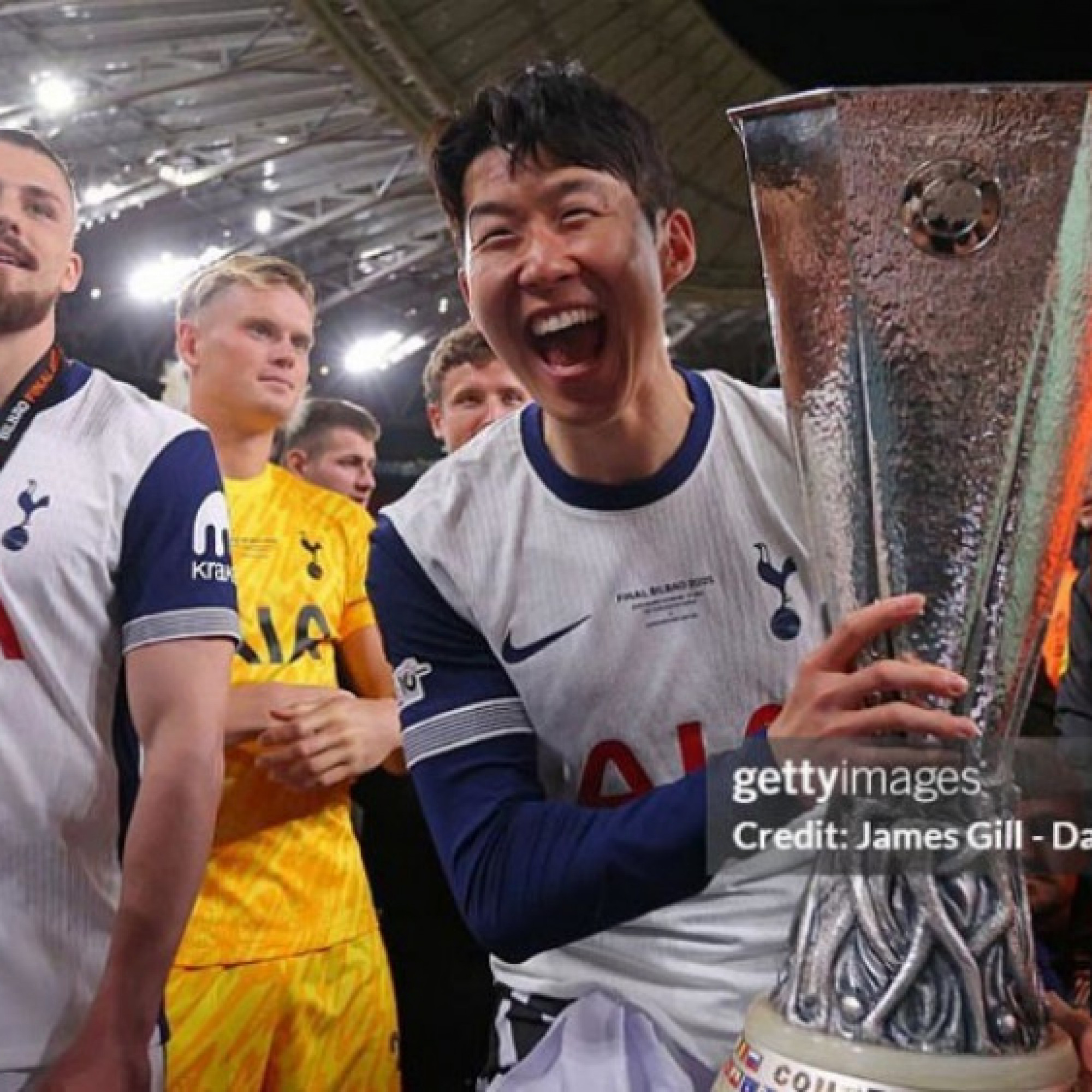  - Son Heung Min chấm dứt lời nguyền trắng tay 15 năm, báo Hàn Quốc phấn khích