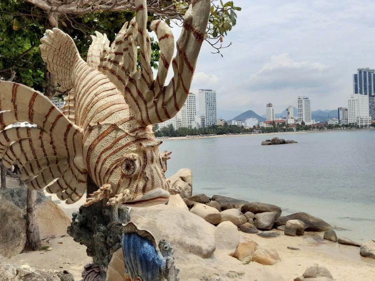 'Mùa vàng' du lịch đến rồi, nhiều gia đình chọn đi biển