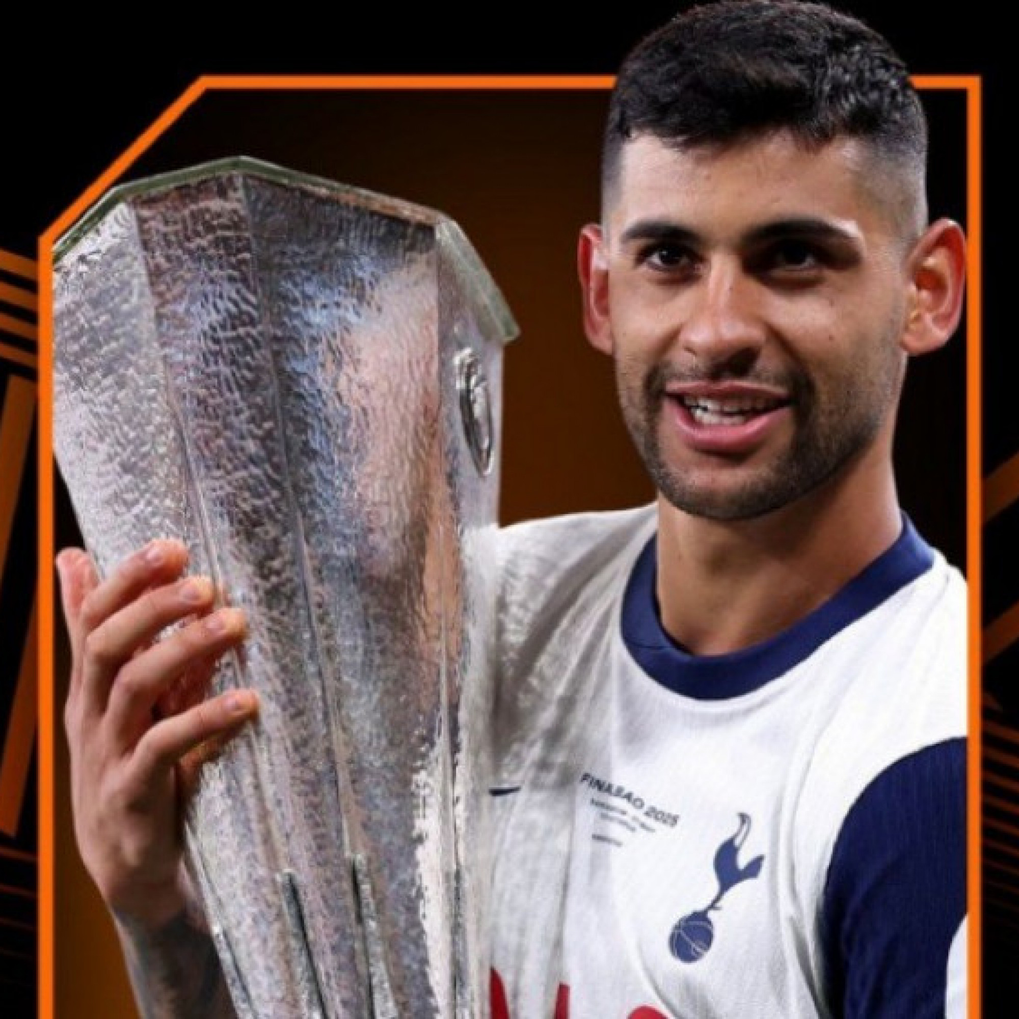  - Tin mới nhất bóng đá sáng 23/5: Fernandes vào đội hình tiêu biểu, sao Tottenham hay nhất Europa League