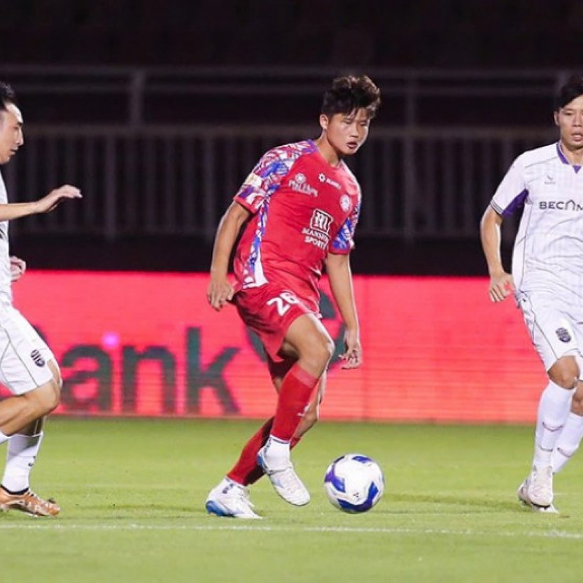  - Video bóng đá TP.HCM - Bình Dương: Trả giá đắt vì sai lầm (V-League)