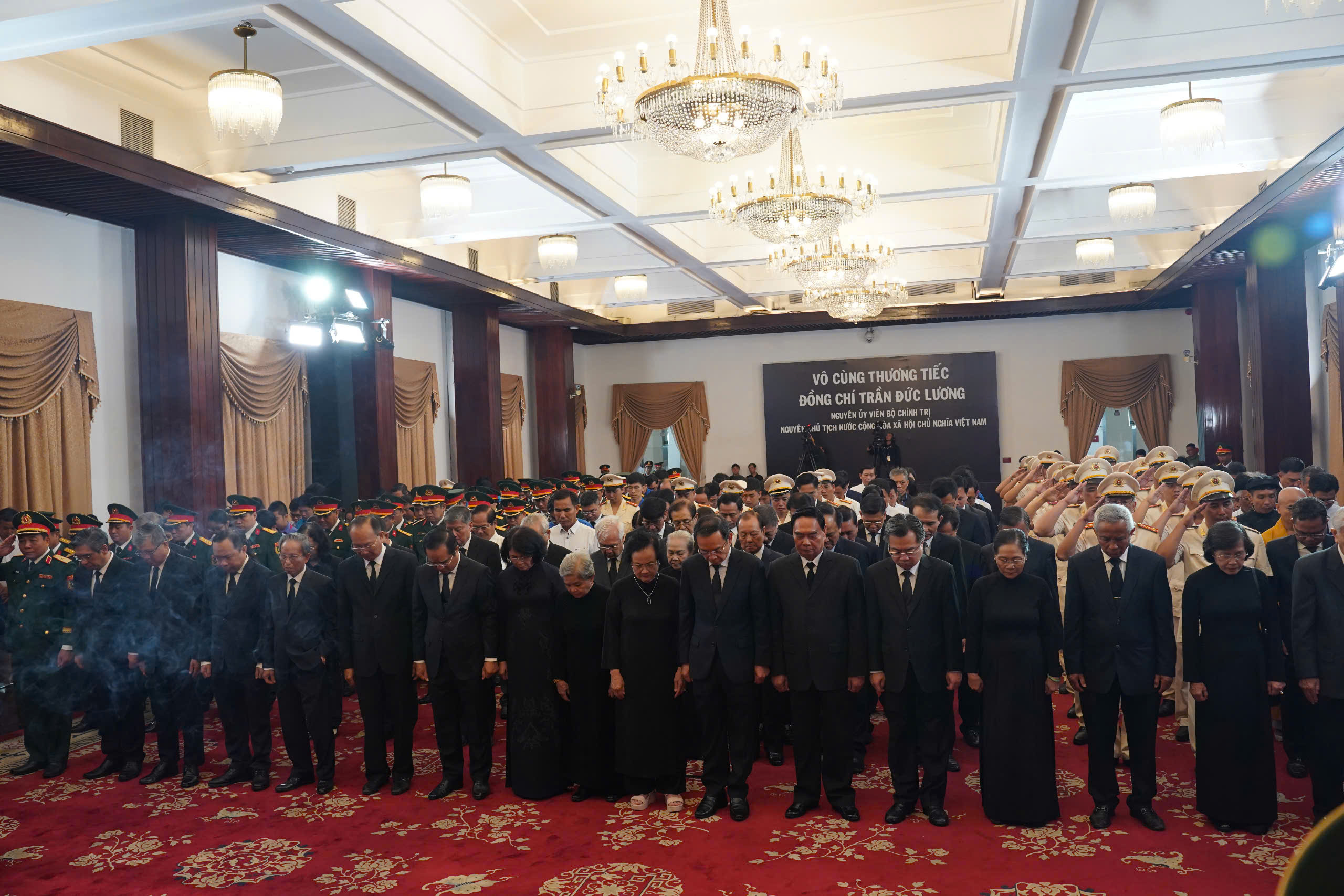 TP.HCM tổ chức lễ viếng nguyên Chủ tịch nước Trần Đức Lương - 2