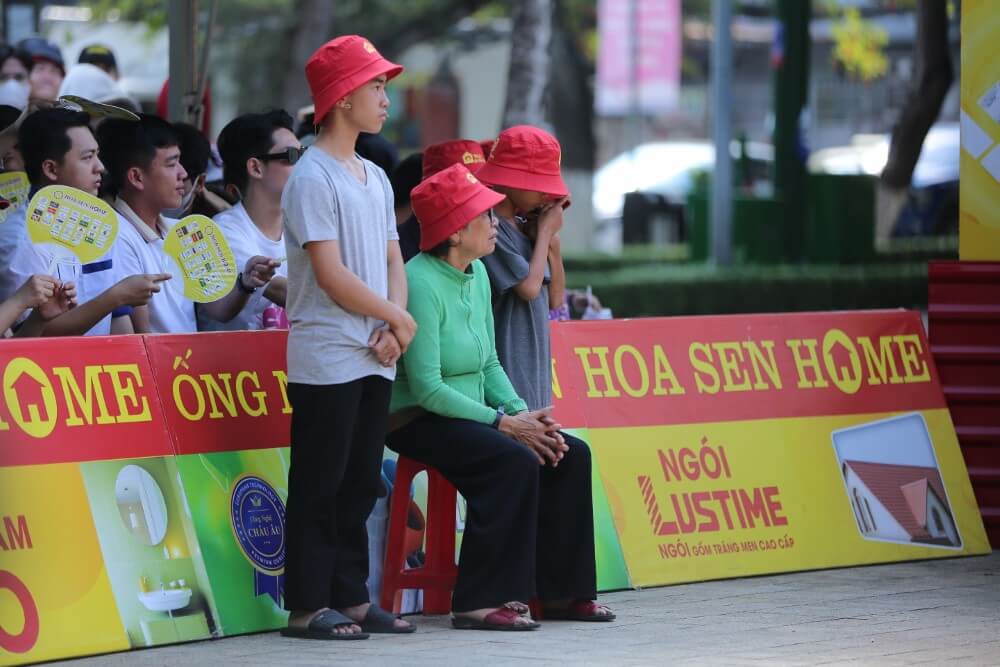 Dương Hồng Phúc tặng hết cát-xê, Kim Duyên và Thành Đạt trích tiền túi tặng các em nhỏ mồ côi - 2