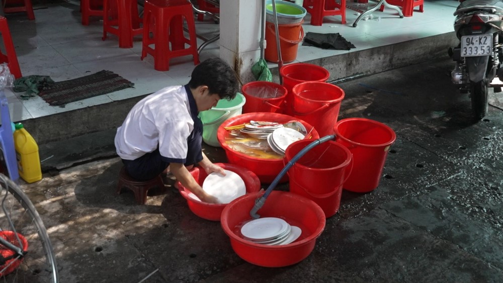 Dương Hồng Phúc tặng hết cát-xê, Kim Duyên và Thành Đạt trích tiền túi tặng các em nhỏ mồ côi - 4