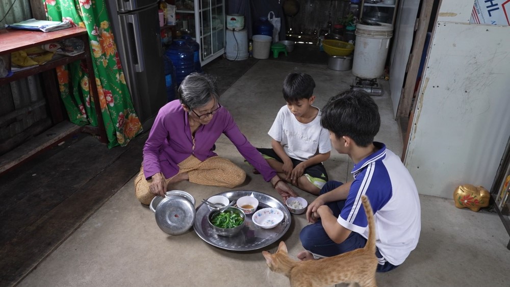 Dương Hồng Phúc tặng hết cát-xê, Kim Duyên và Thành Đạt trích tiền túi tặng các em nhỏ mồ côi - 7