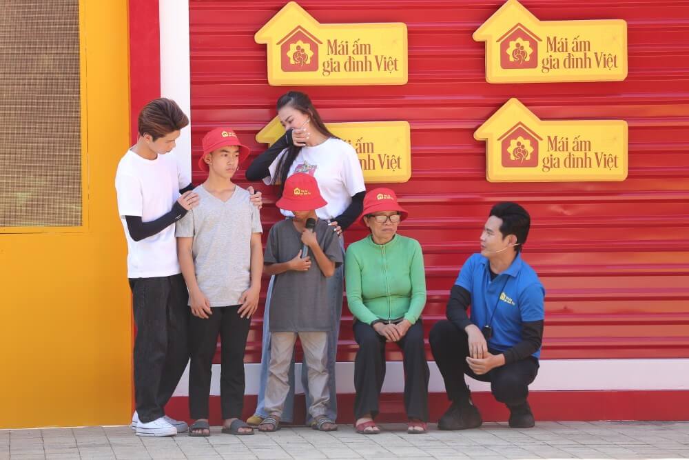 Dương Hồng Phúc tặng hết cát-xê, Kim Duyên và Thành Đạt trích tiền túi tặng các em nhỏ mồ côi - 1