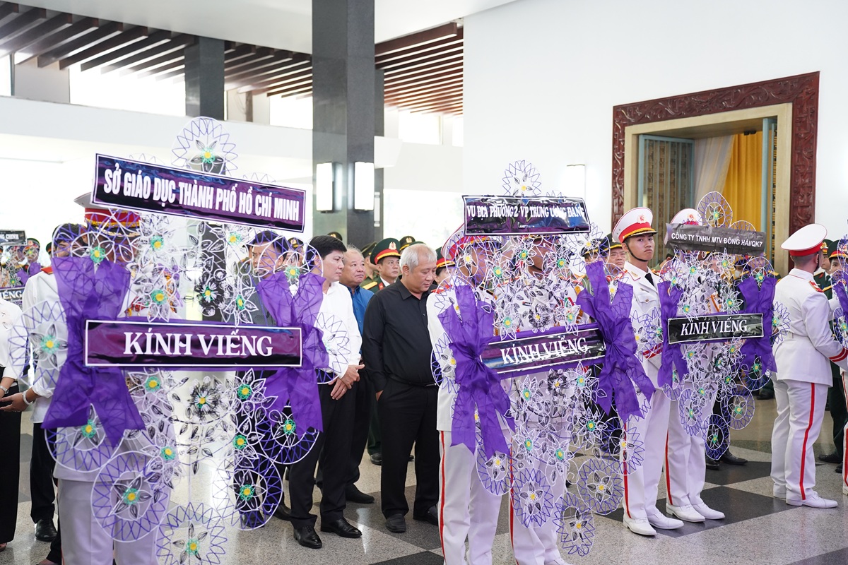 hai me con tu tay ninh den tp.hcm vieng nguyen chu tich nuoc tran duc luong - 3