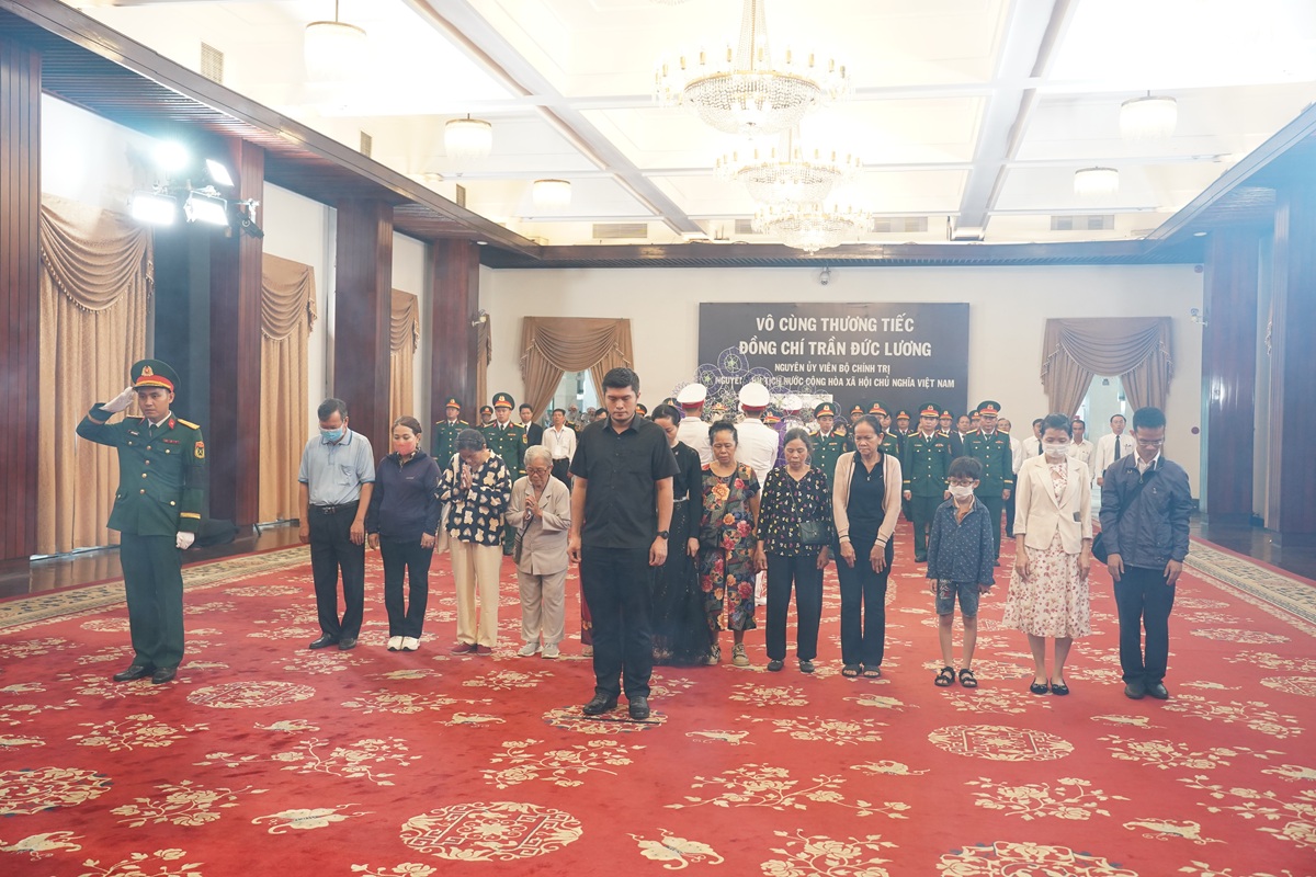 hai me con tu tay ninh den tp.hcm vieng nguyen chu tich nuoc tran duc luong - 5