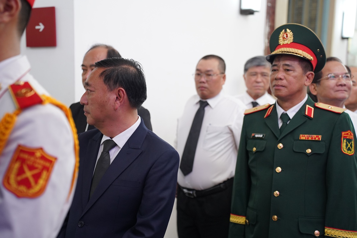 hai me con tu tay ninh den tp.hcm vieng nguyen chu tich nuoc tran duc luong - 4
