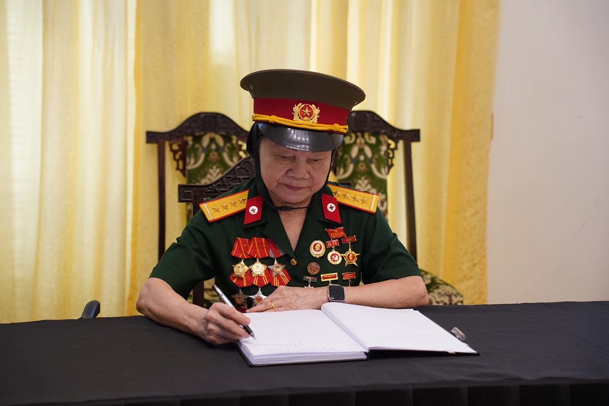 nu cuu chien binh rung rung nho ‘nguoi ban cung truong’, nguyen chu tich nuoc tran duc luong - 1