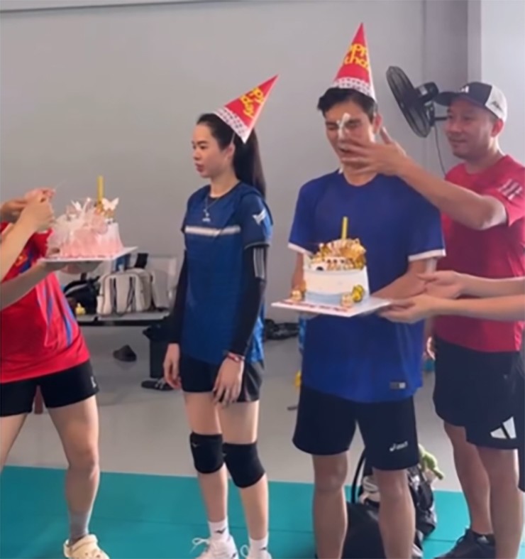 Hoa khôi bóng chuyền Phạm Kim Huệ bắt đầu công việc mới - 3