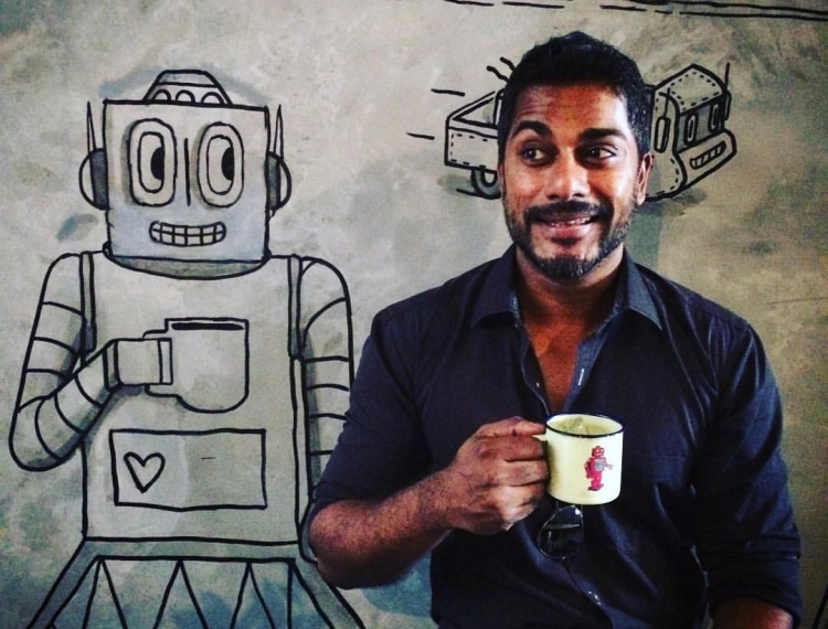 DJ nổi tiếng của Singapore mê mẩn ẩm thực đường phố TP.HCM