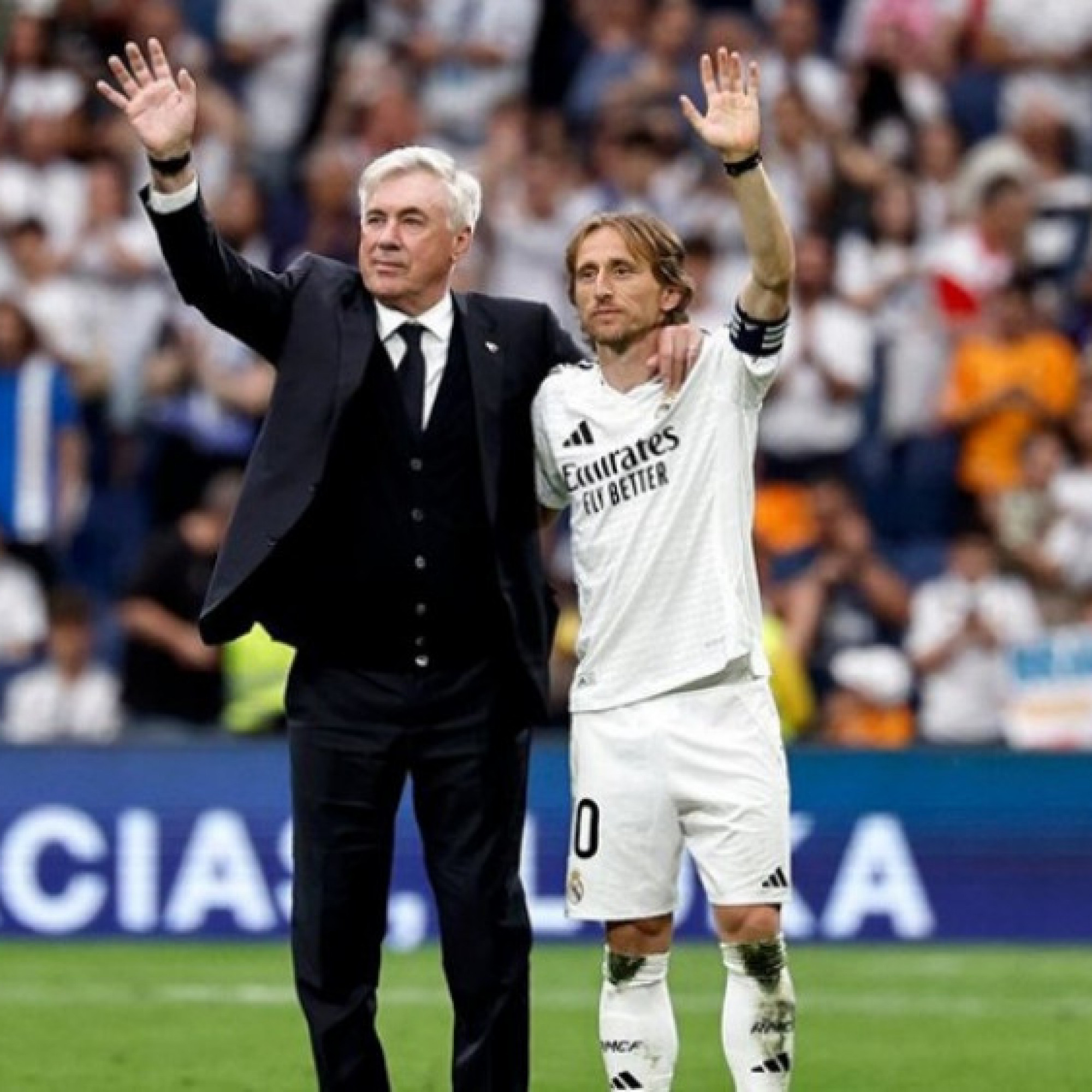  - HLV Ancelotti - Modric bật khóc chia tay Real Madrid, "ông trùm" Perez rơi nước mắt
