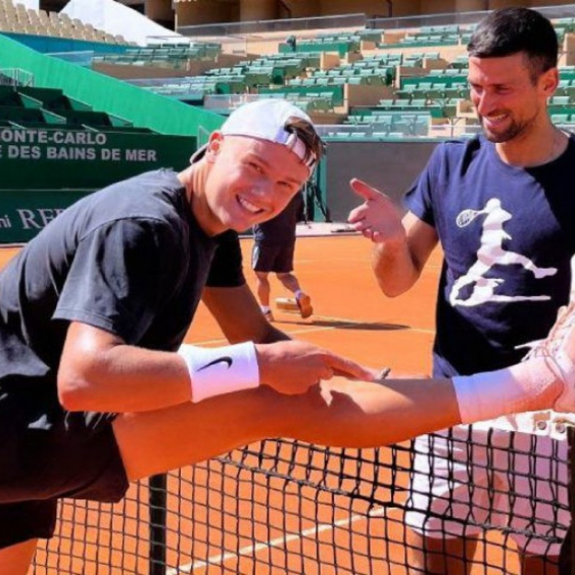  - Nóng nhất thể thao sáng 25/5: Holger Rune biết ơn Djokovic, Lewis Hamilton bị điều tra
