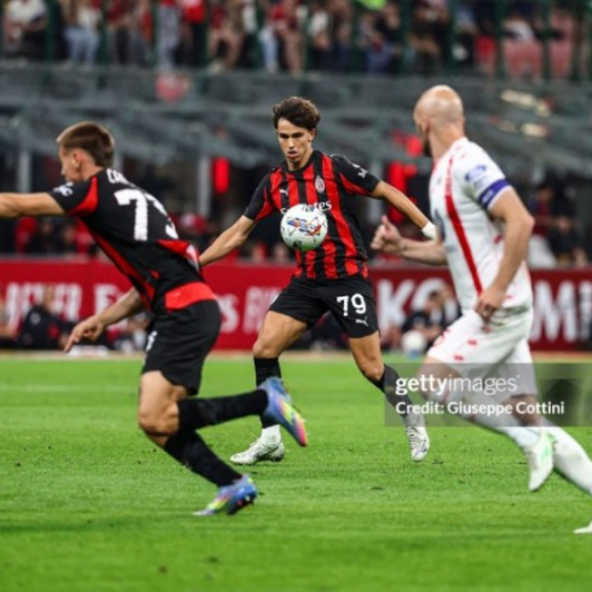  - Kết quả bóng đá AC Milan - Monza: "Tiểu Ronaldo" lập siêu phẩm đá phạt (Serie A)