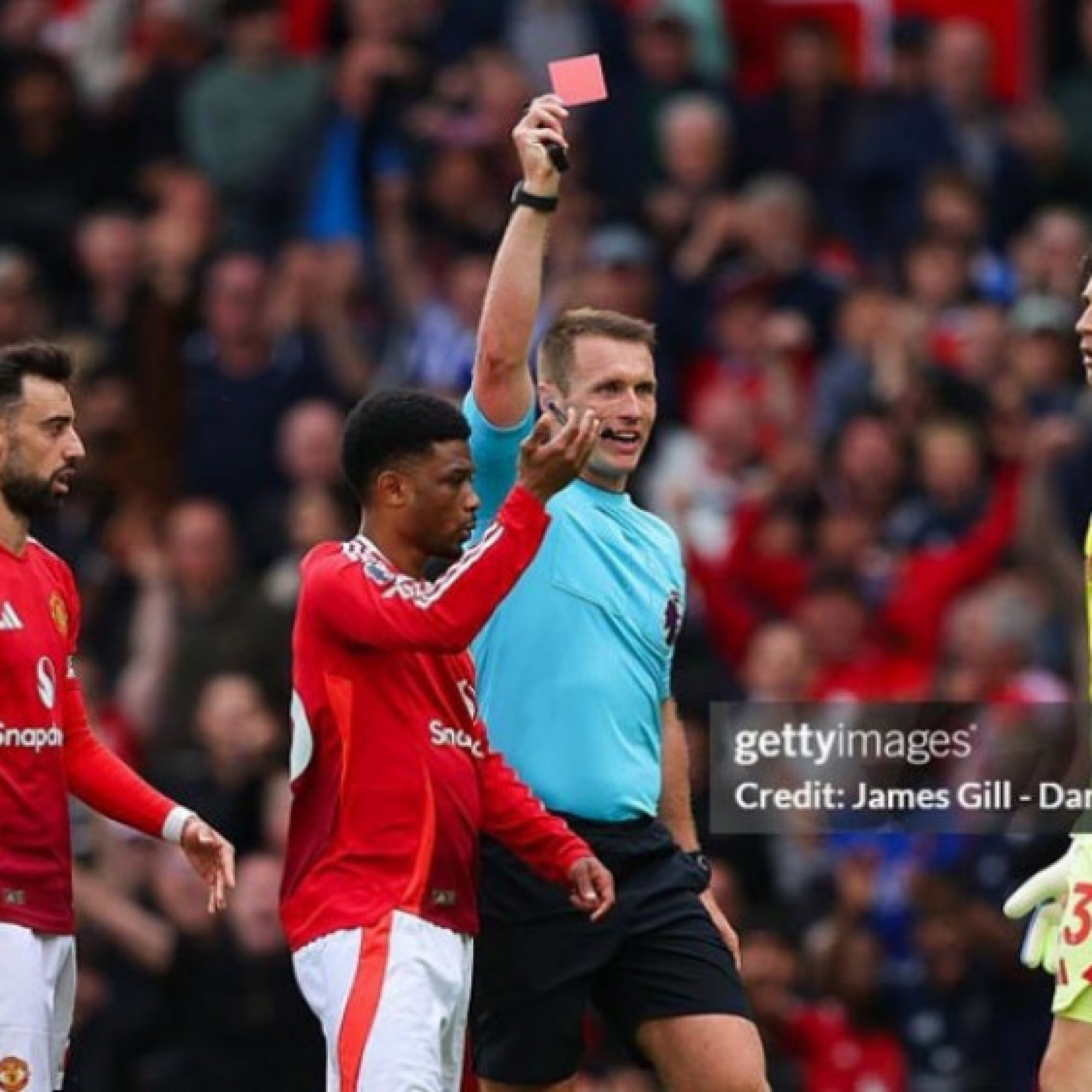  - MU đấu Aston Villa: Cay đắng Martinez dính thẻ đỏ, Maguire suýt có kiến tạo đẳng cấp