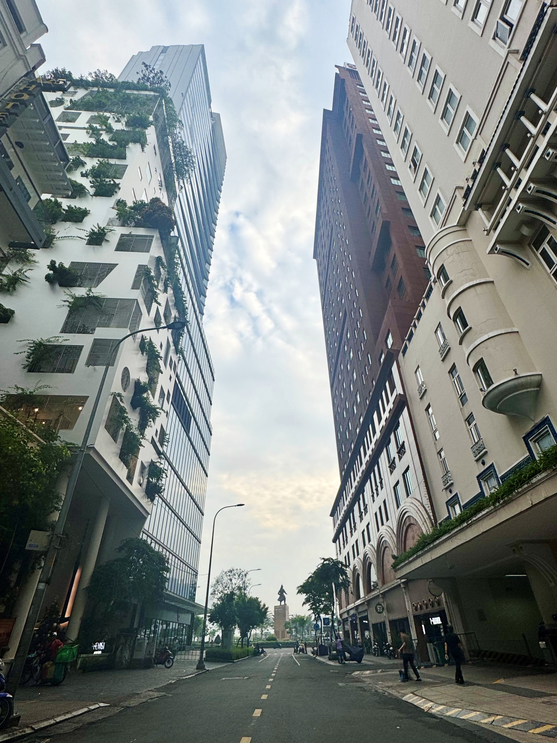 Dáng hình mạnh mẽ bên dòng sông thơ - 3