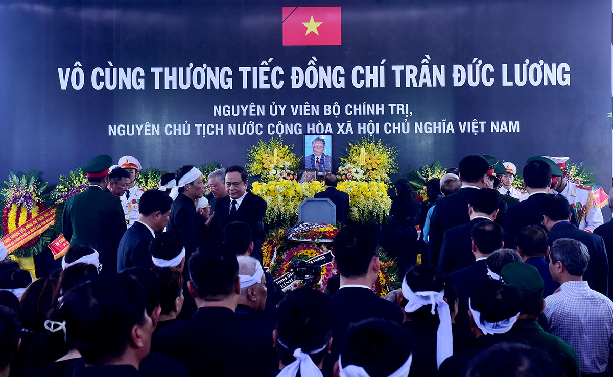 hang nghin nguoi dan dung ben quoc lo tien biet nguyen chu tich nuoc tran duc luong - 19