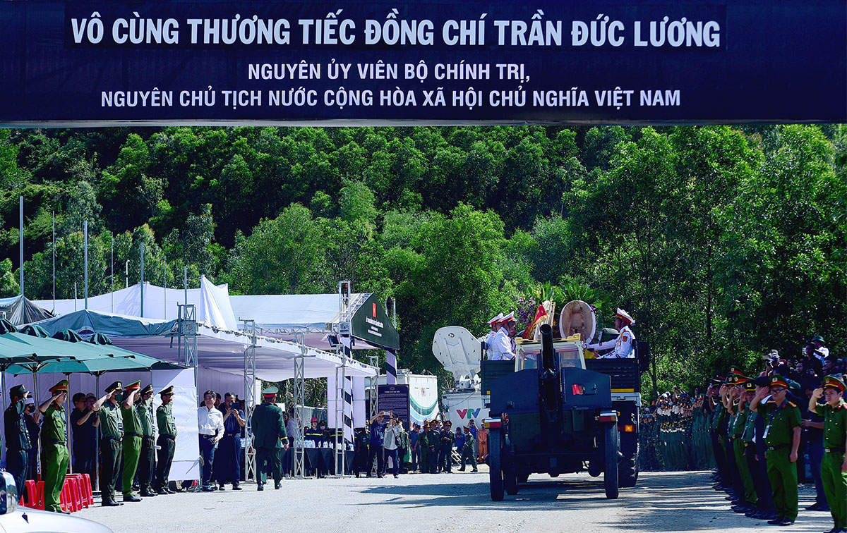 hang nghin nguoi dan dung ben quoc lo tien biet nguyen chu tich nuoc tran duc luong - 9