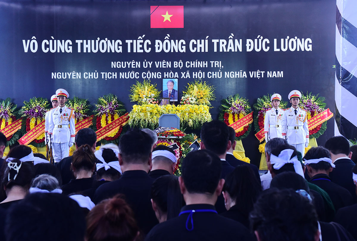hang nghin nguoi dan dung ben quoc lo tien biet nguyen chu tich nuoc tran duc luong - 16
