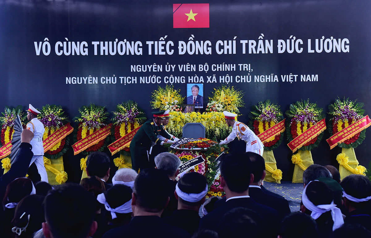 hang nghin nguoi dan dung ben quoc lo tien biet nguyen chu tich nuoc tran duc luong - 15