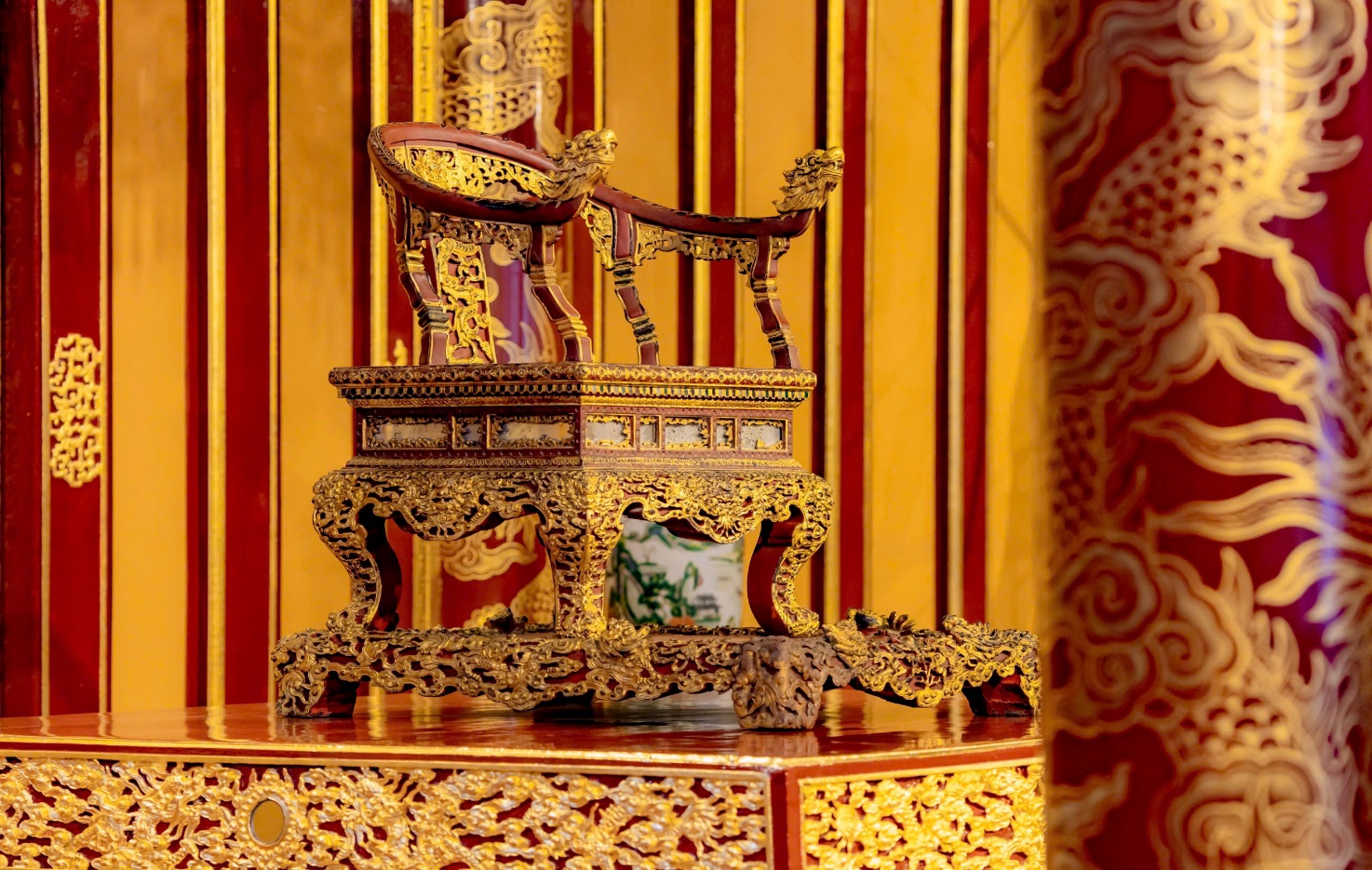 Tạm giữ hình sự người đàn ông làm gãy Bảo vật quốc gia - 1