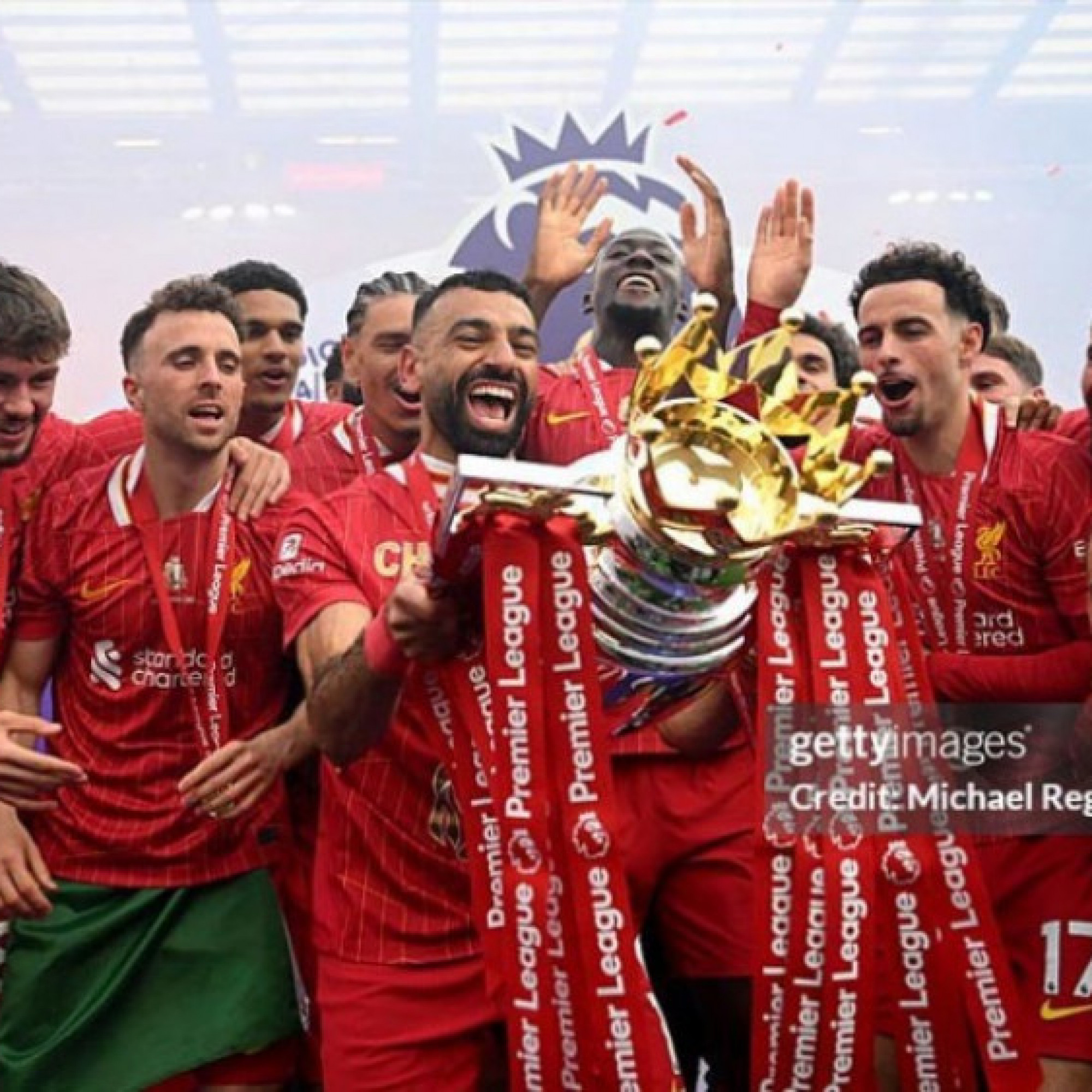  - Rực rỡ Liverpool nâng cúp vô địch Ngoại hạng Anh, Salah đoạt Vua phá lưới
