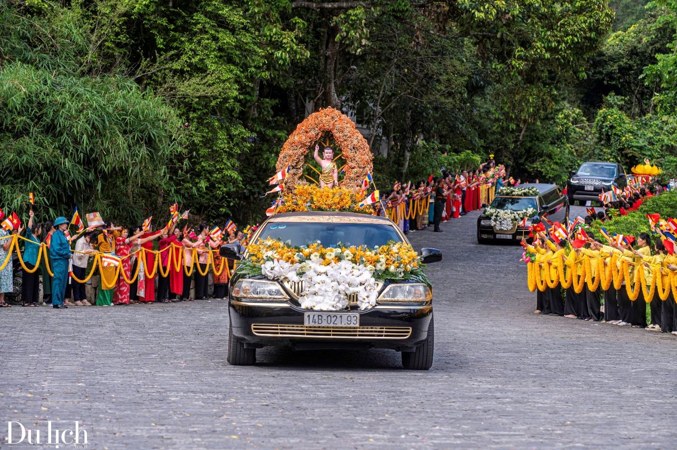hanh trinh ruoc xa loi duc phat ve tri ton tai non thieng yen tu - 1