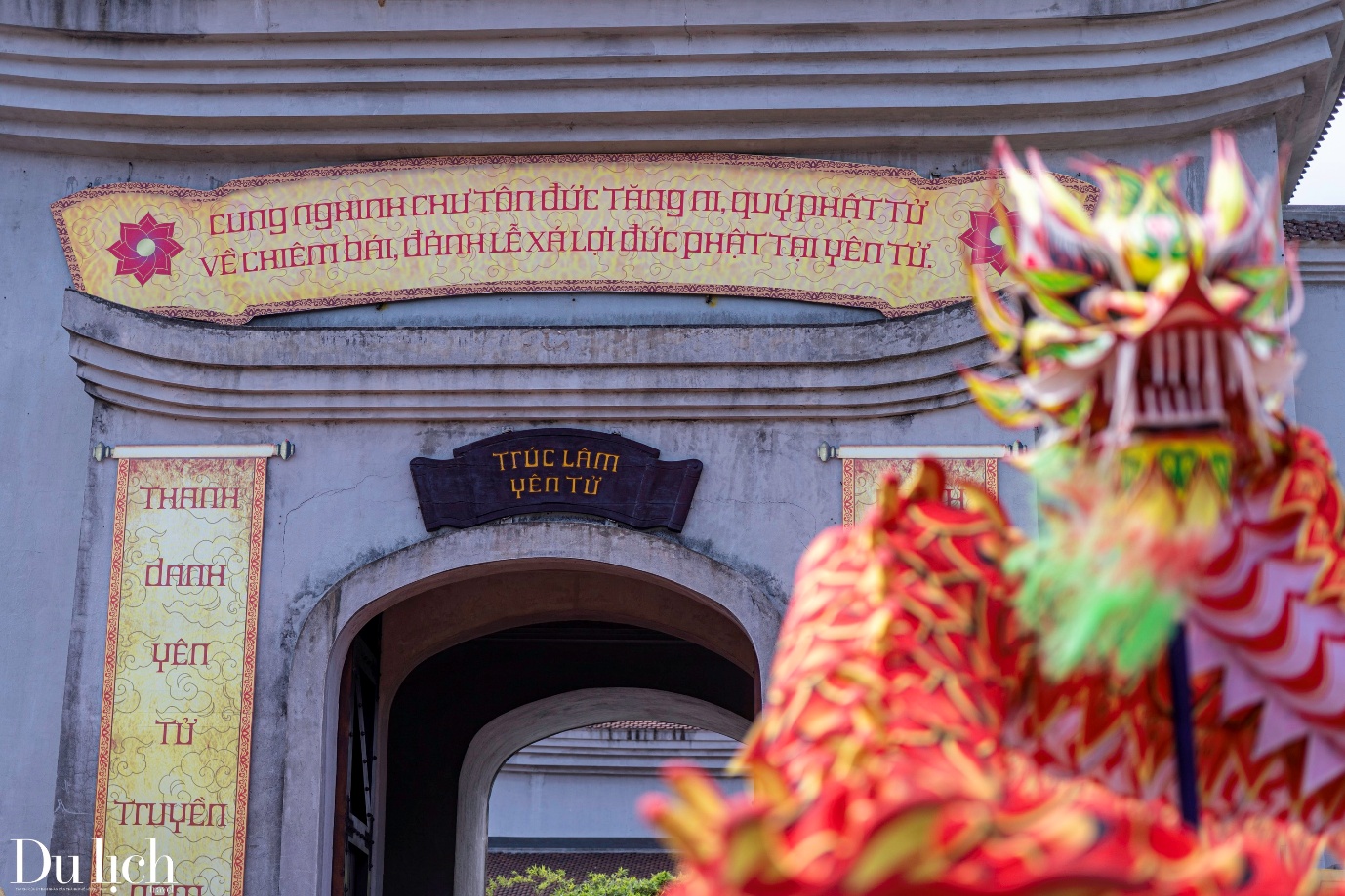 hanh trinh ruoc xa loi duc phat ve tri ton tai non thieng yen tu - 5