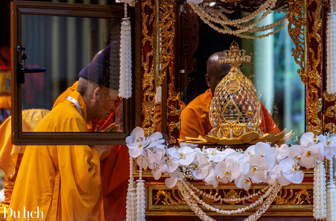 hanh trinh ruoc xa loi duc phat ve tri ton tai non thieng yen tu - 12