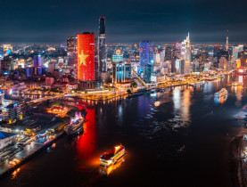  - TP.HCM huyền ảo trong vũ điệu neon