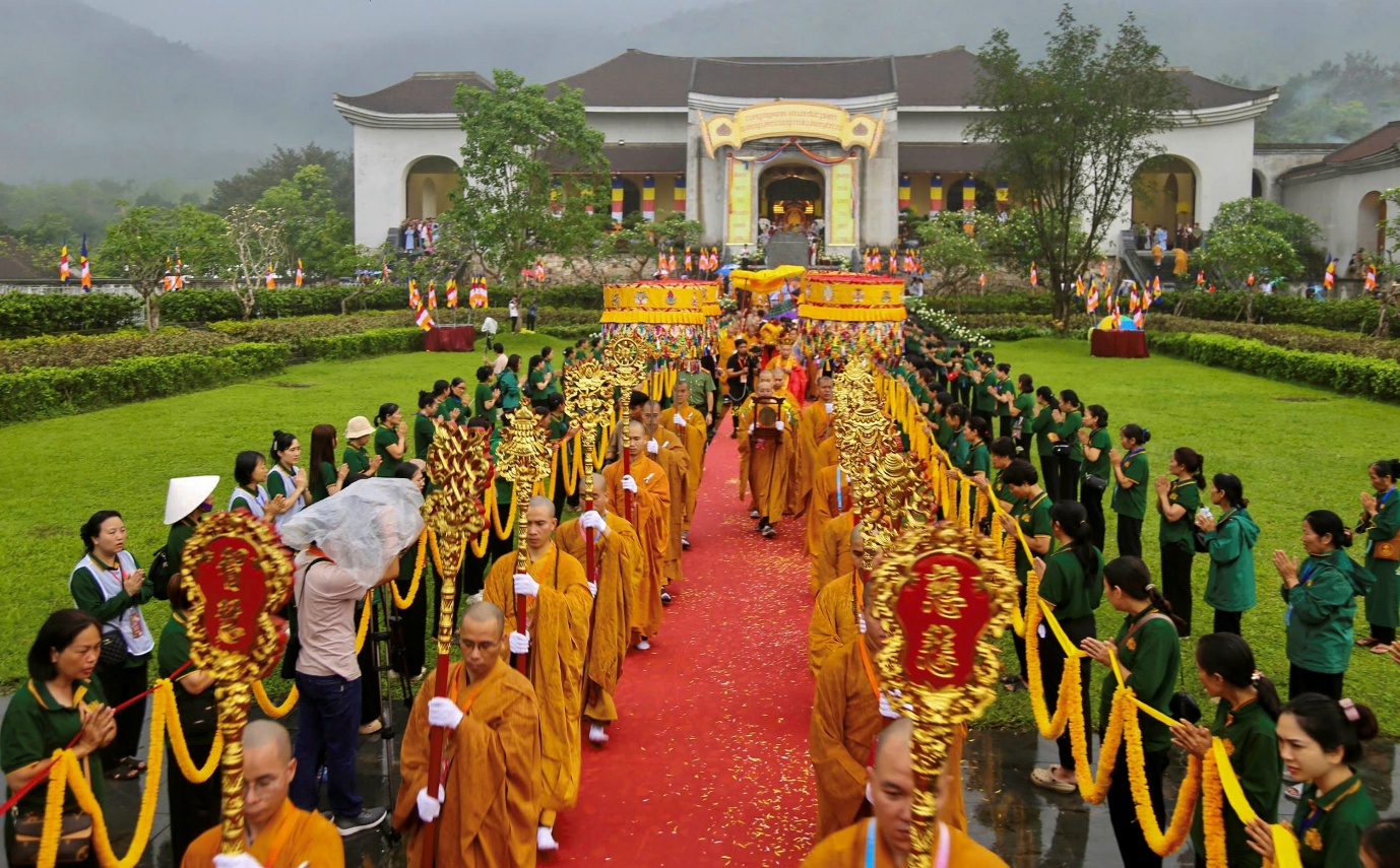 cung tien xa loi phat tu non thieng yen tu ve chua chuong, hung yen - 8