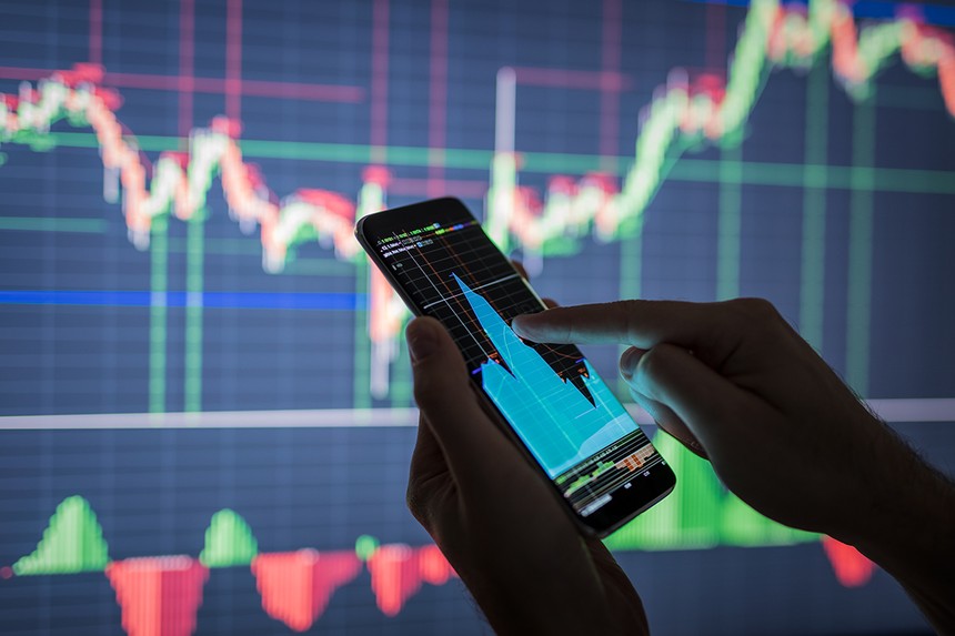 VN-Index vượt 1.300 điểm nhưng vì sao nhiều nhà đầu tư vẫn chưa “về bờ”? - 1