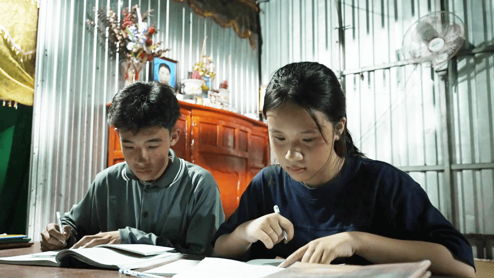 Tờ tiền 10.000 đồng – kỷ vật cuối cùng mẹ để lại cho cô bé mồ côi khiến Lâm Vỹ Dạ và Hà Thu khóc nghẹn - 9